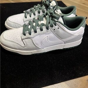 Nike Dunk Low SE ‘Photon Dust Vintage Green’